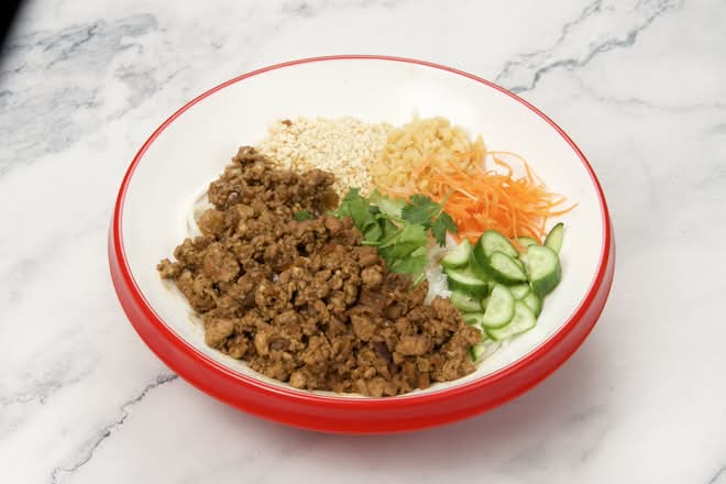 Dry Rice Noodle Mixed with Minced Meat / 肉沫拌米线